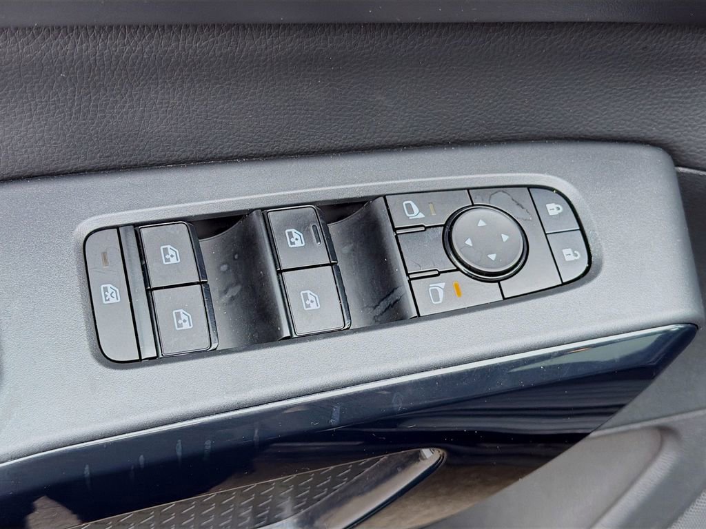 Used 2024 Nissan Pathfinder S image 23