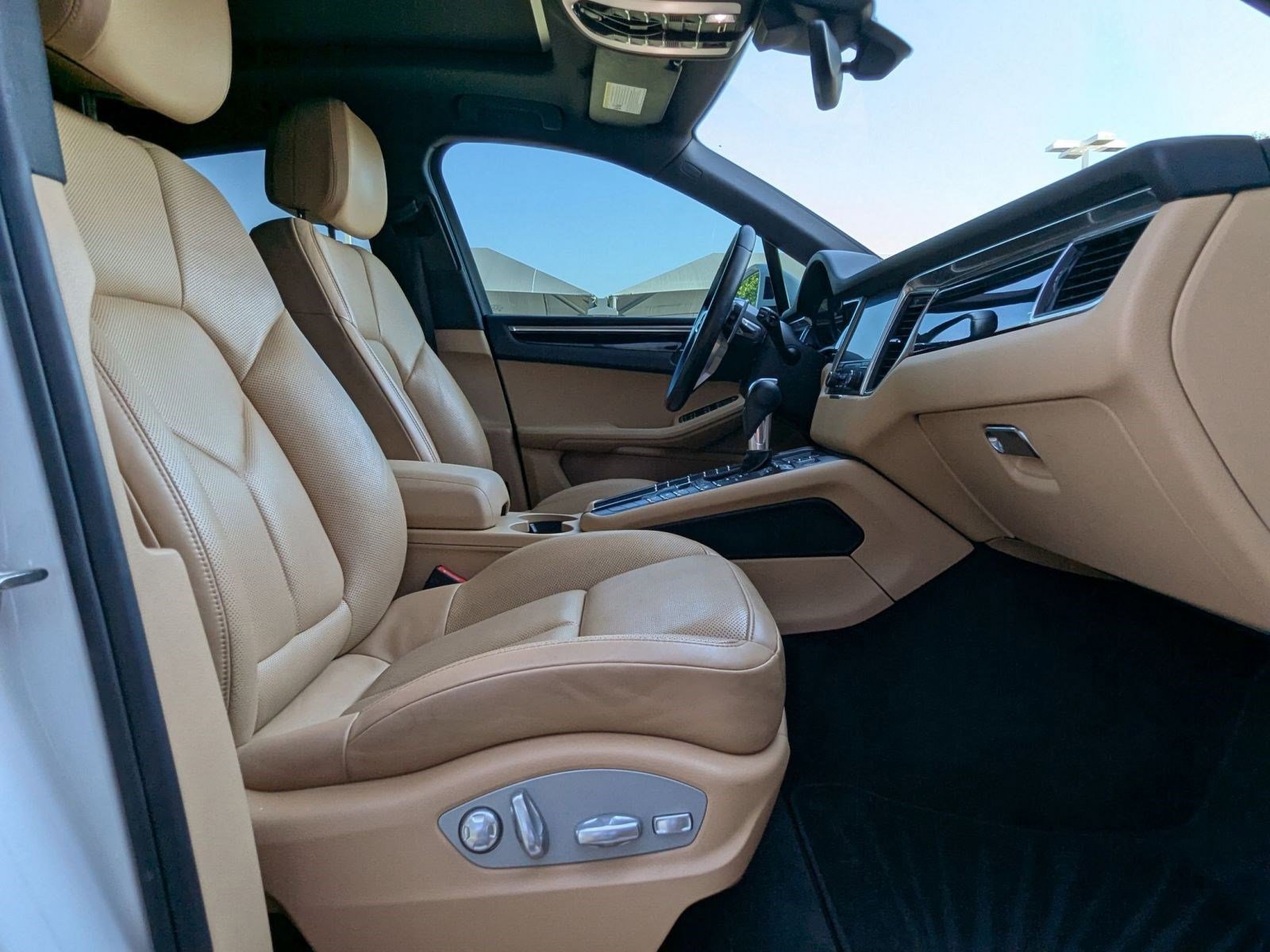 Used 2017 Porsche Macan image 24