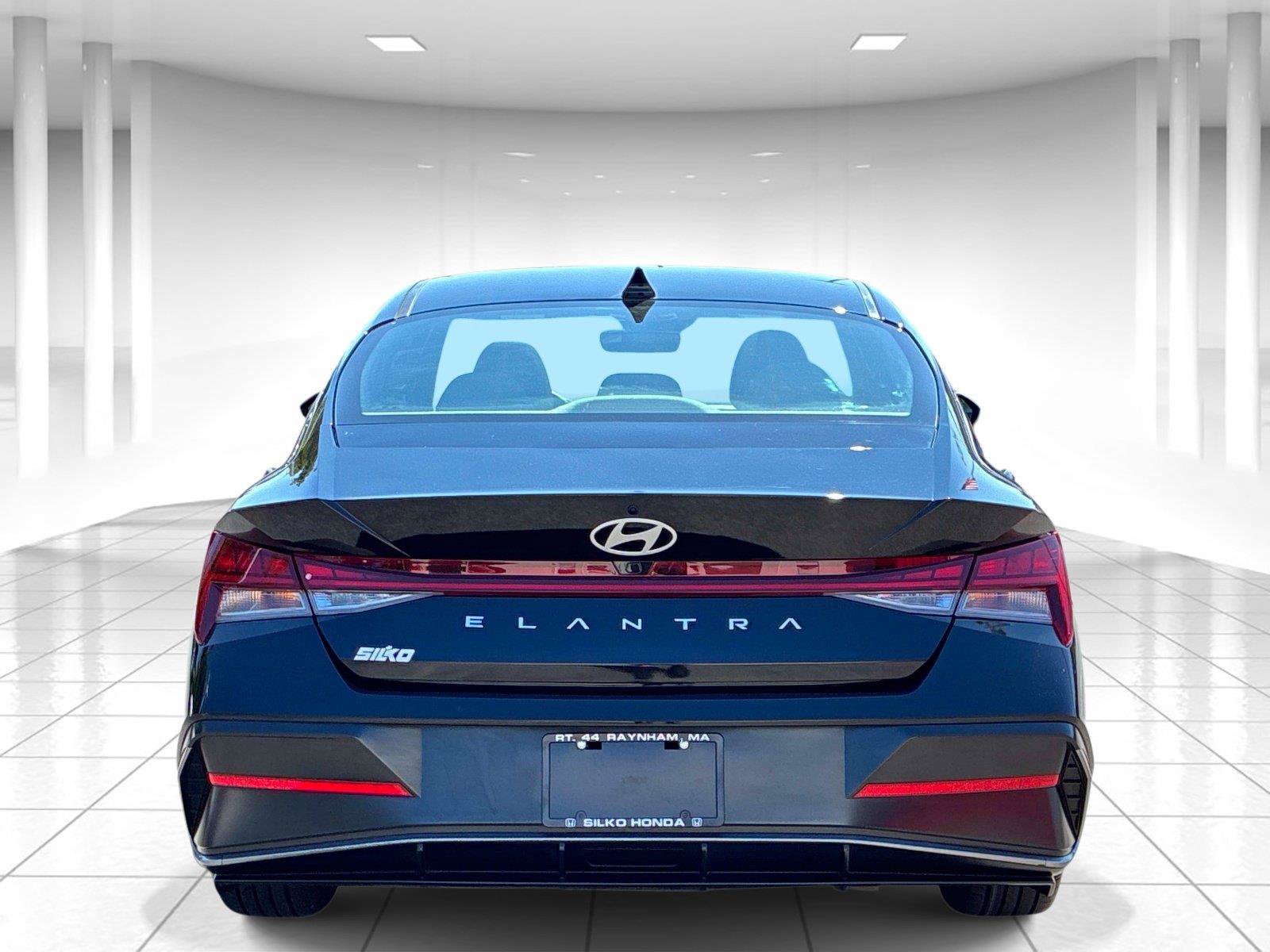 Used 2025 Hyundai Elantra SEL FWD image 7