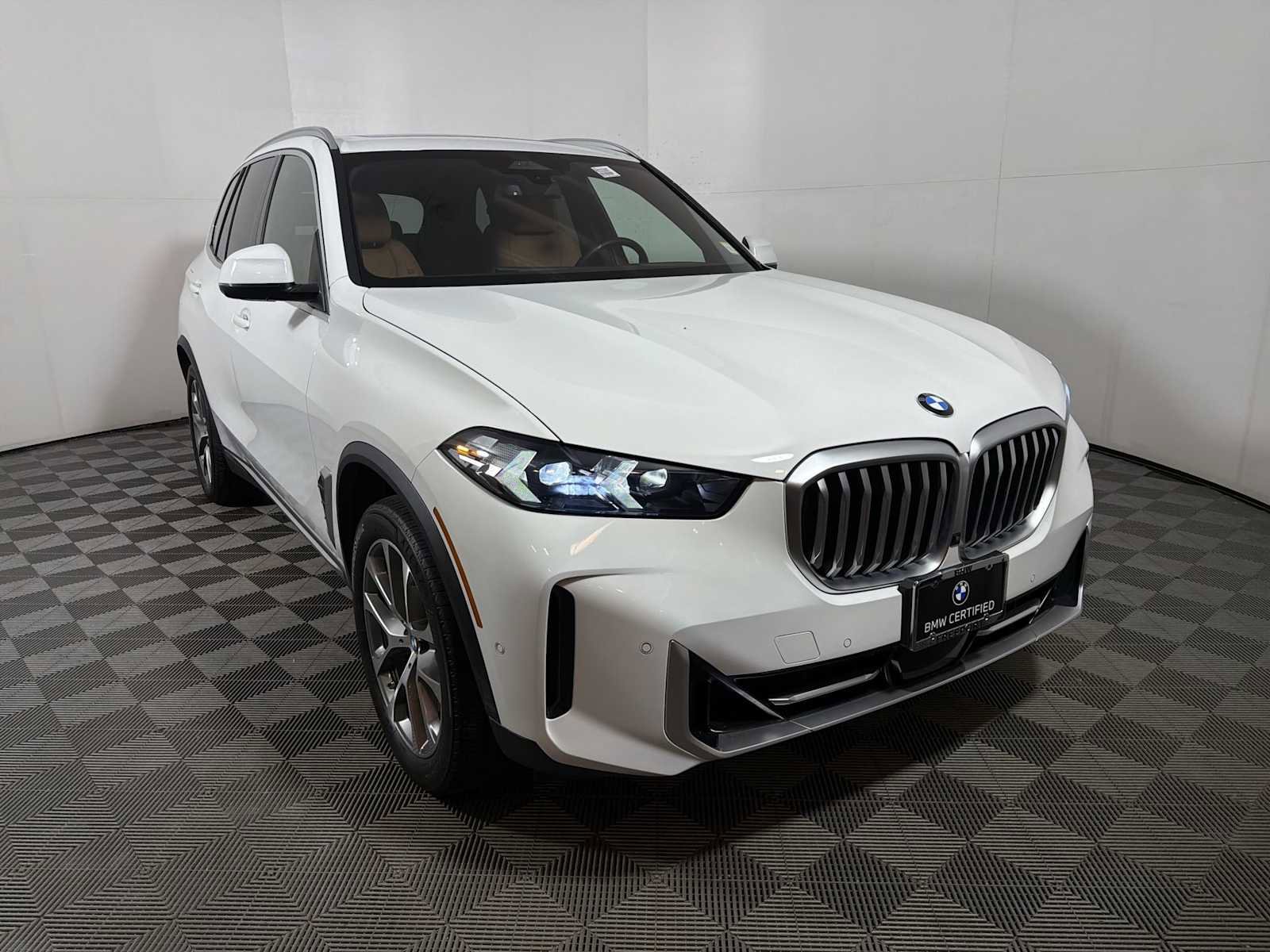 Certified 2024 BMW X5 xDrive40i w/ Parking Assistance Package image 2