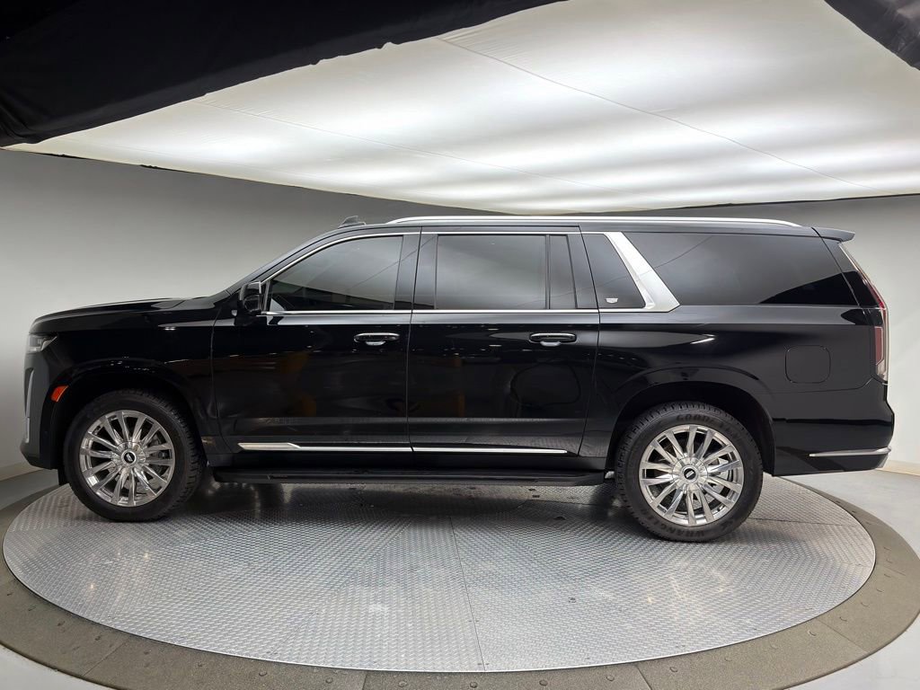 Used 2023 Cadillac Escalade ESV Premium Luxury image 2