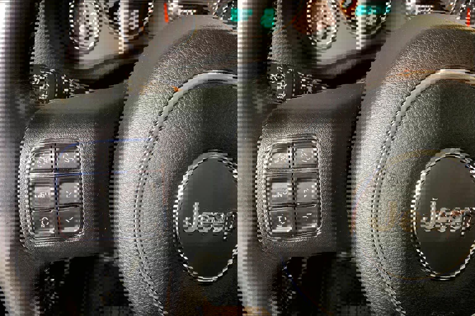 Used 2017 Jeep Wrangler Unlimited Sahara w/ Connectivity Group image 23