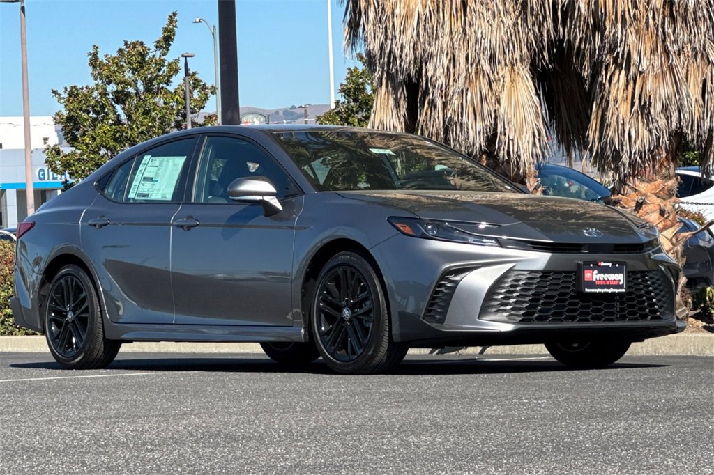 New 2026 Toyota Camry SE image 2