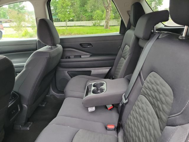 Used 2024 Nissan Pathfinder SV FWD image 30