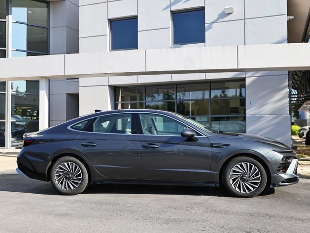 Certified 2025 Hyundai Sonata SEL FWD image 4