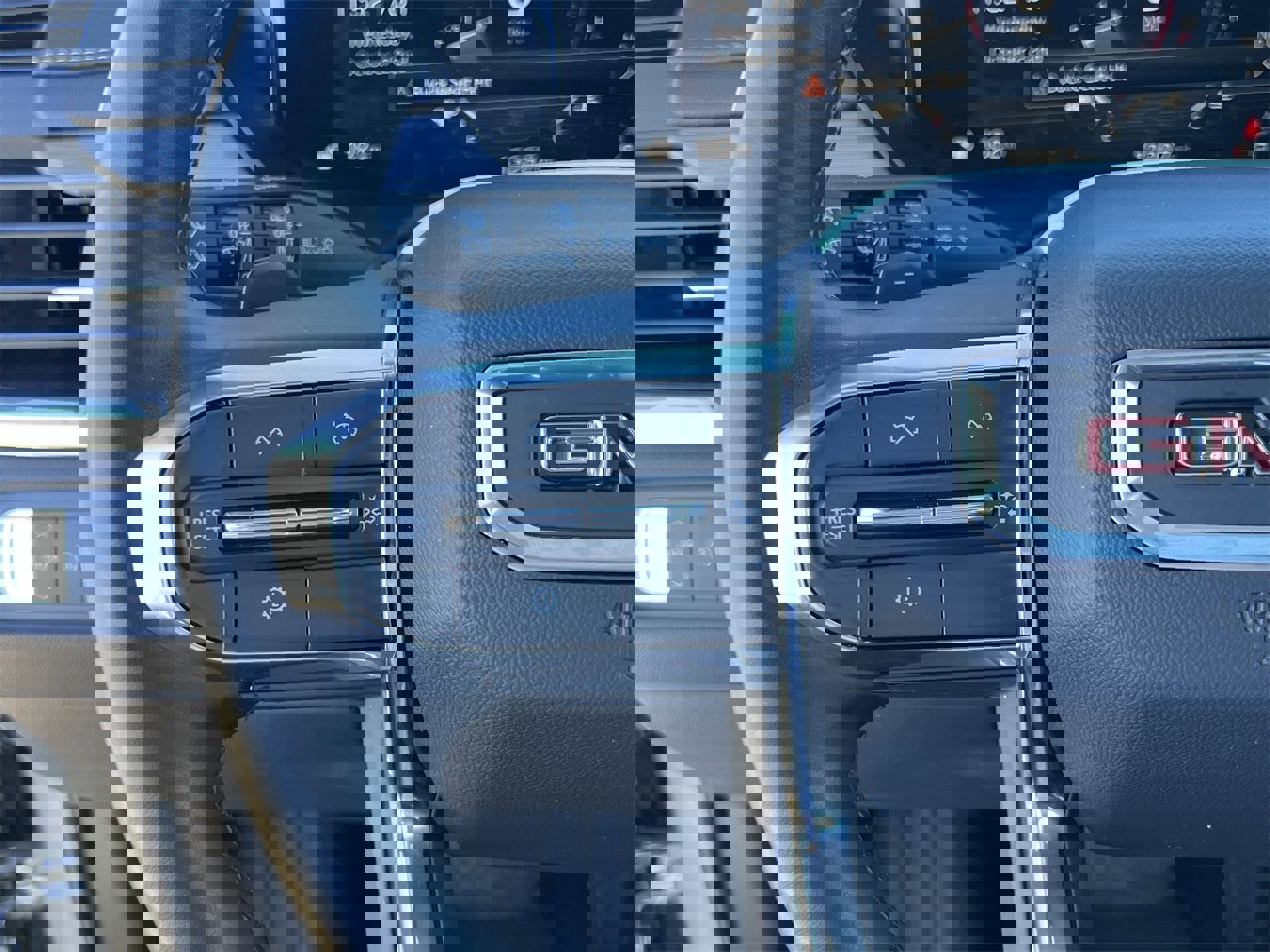 Used 2025 GMC Acadia Elevation image 11