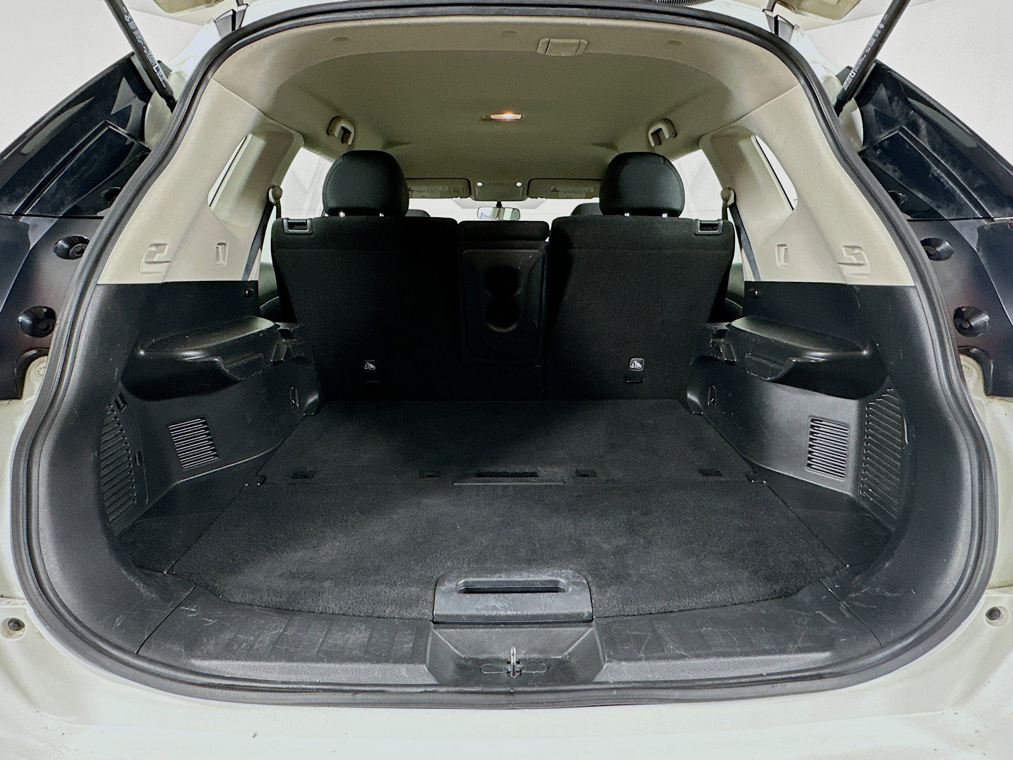 Used 2018 Nissan Rogue S image 27