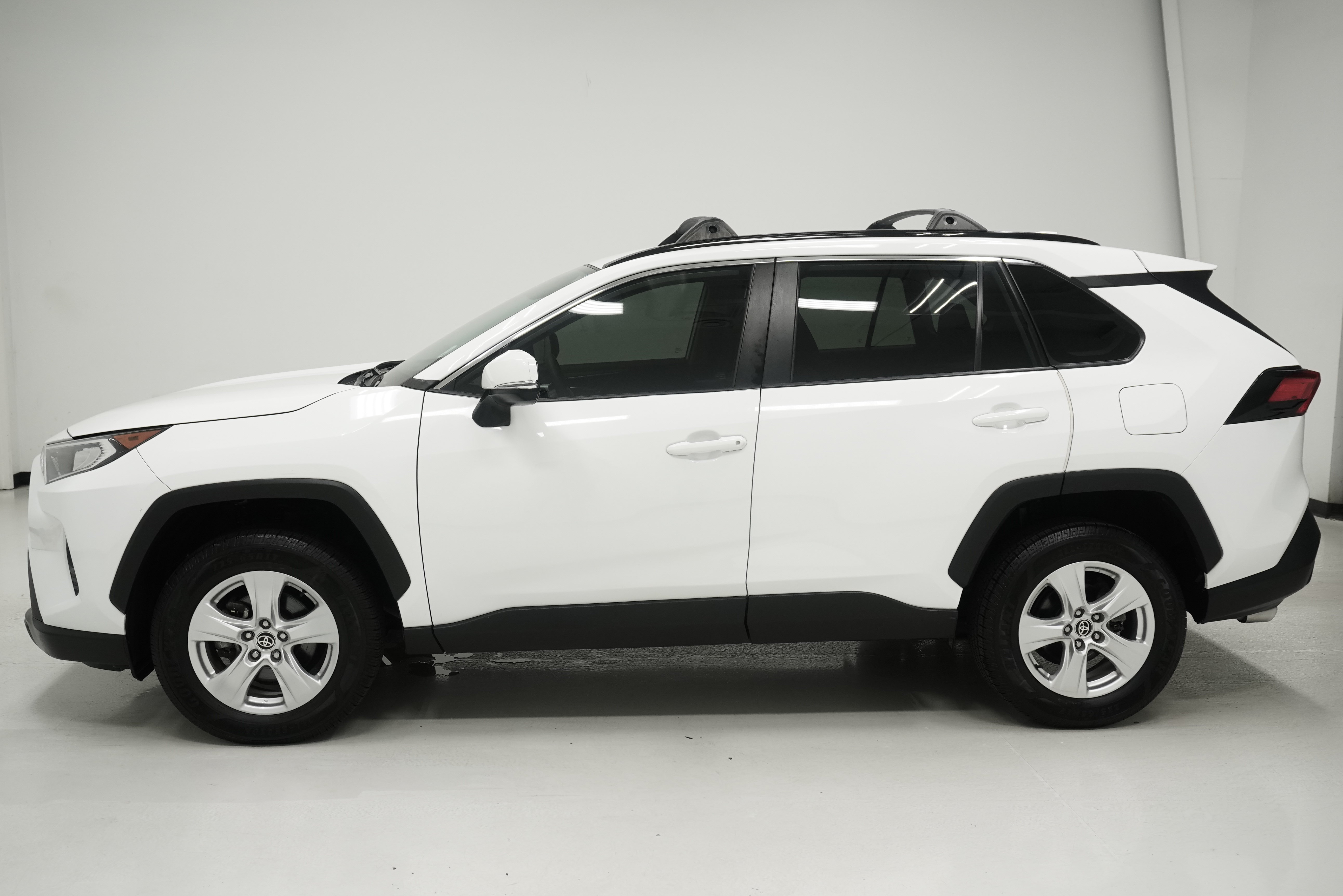 Used 2021 Toyota RAV4 XLE AWD/4WD image 5