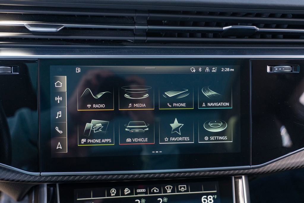 Used 2022 Audi RS Q8 w/ Carbon Optic Package image 27