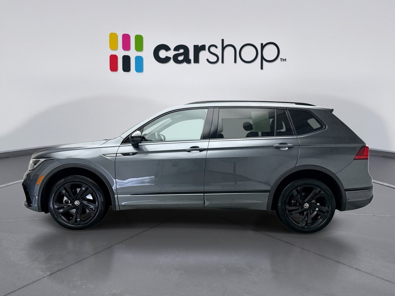 Used 2023 Volkswagen Tiguan SE R-Line FWD image 2