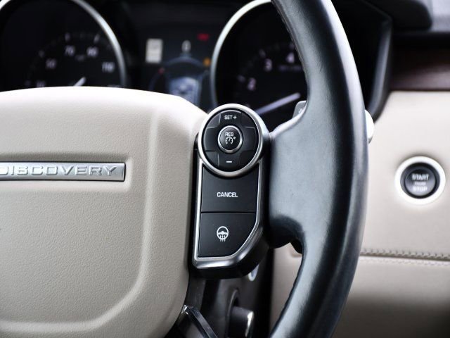 Used 2017 Land Rover Discovery HSE image 23