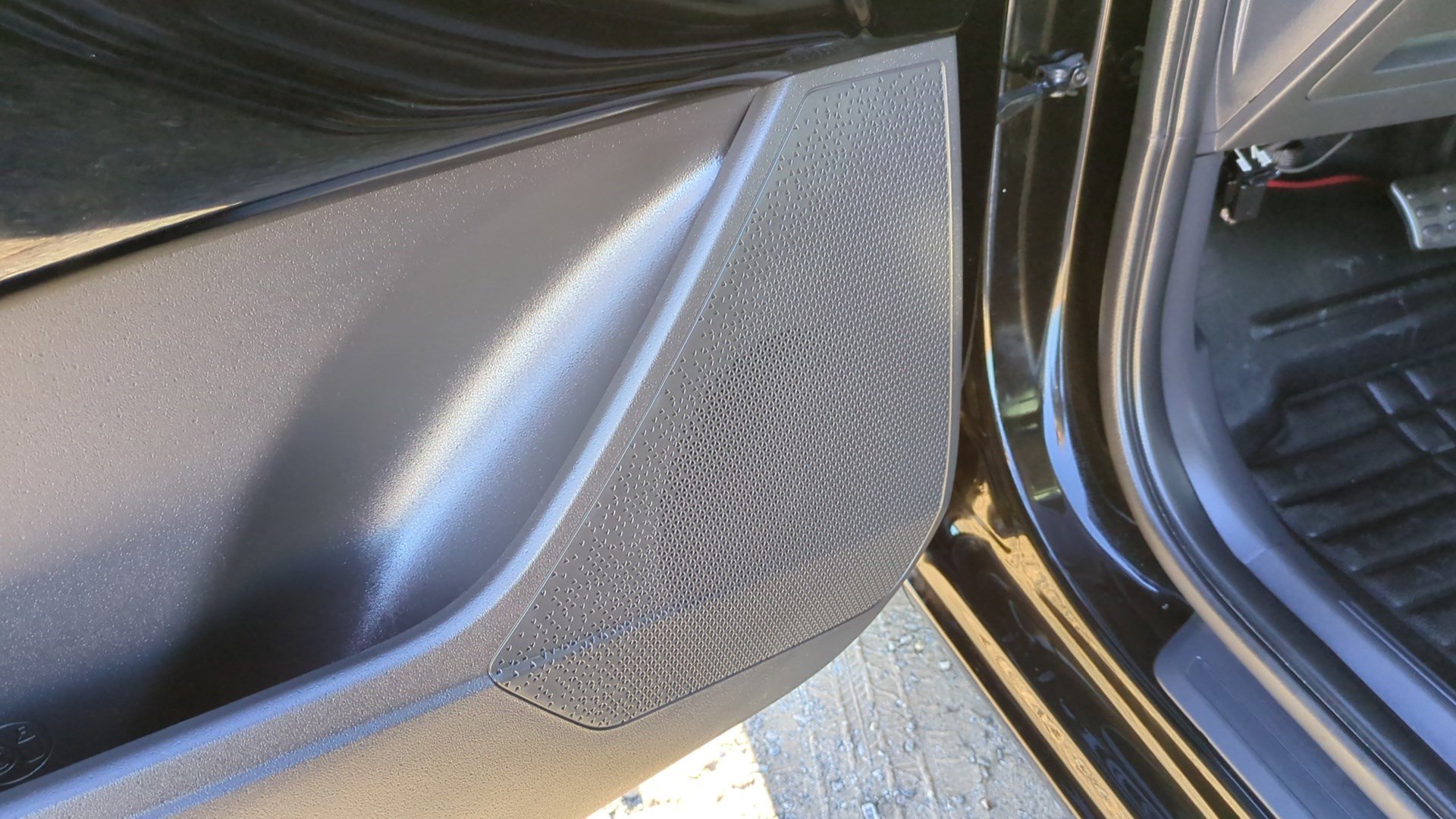 Used 2024 Kia Niro EX Touring image 12