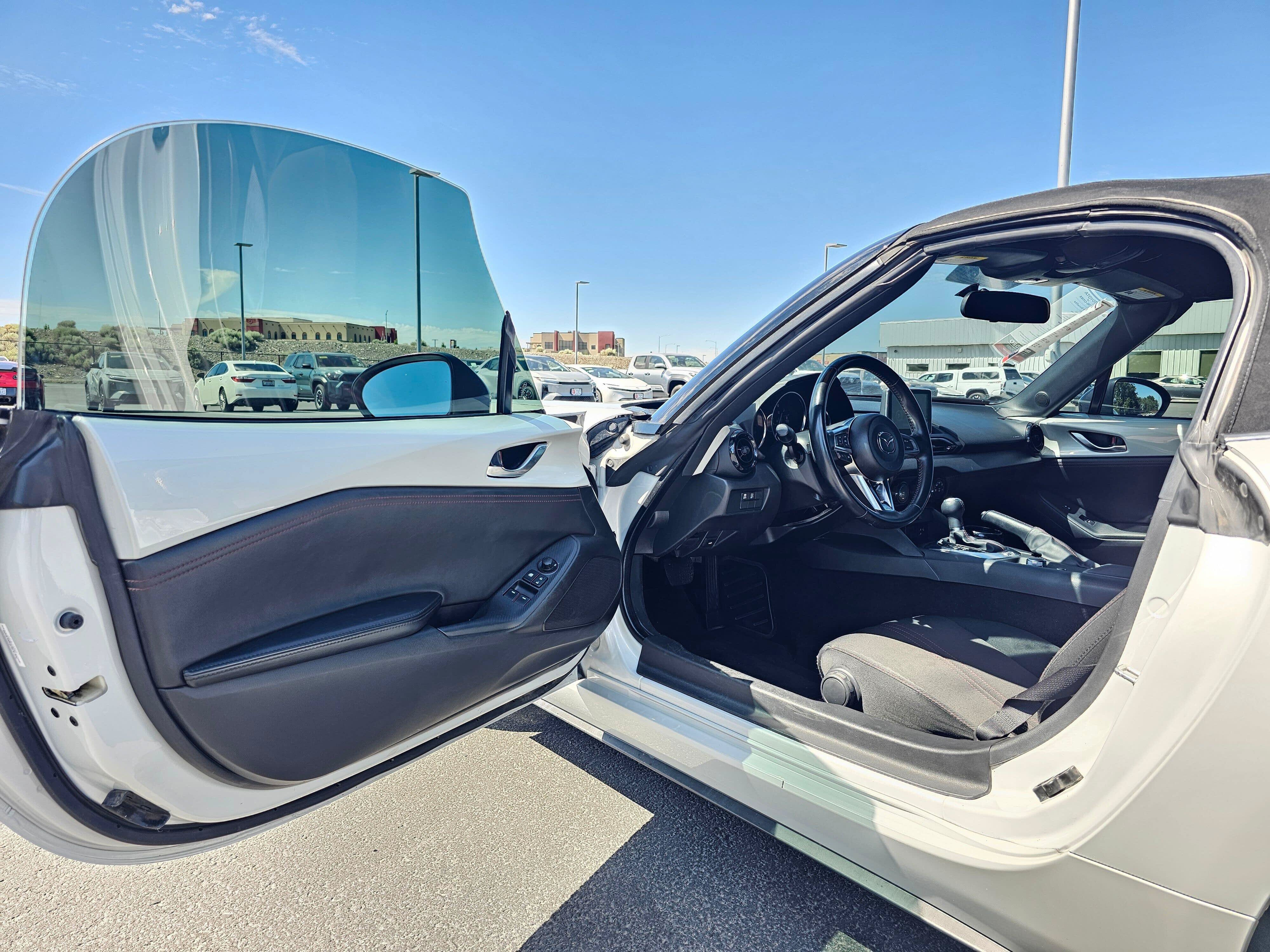 Used 2016 MAZDA MX-5 Miata Club RWD image 14