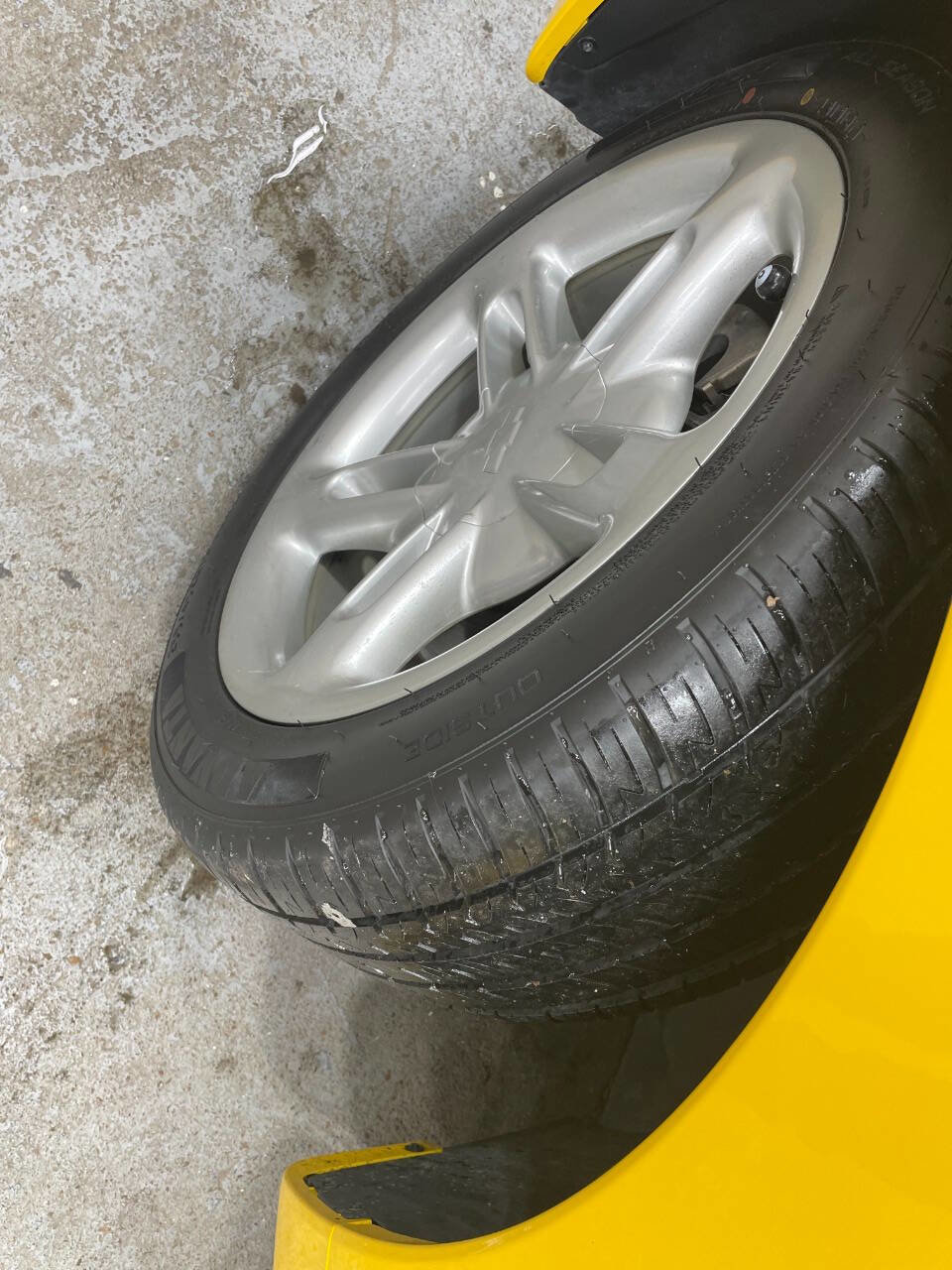 Used 2004 Chevrolet SSR w/ Preferred Equipment Group image 24