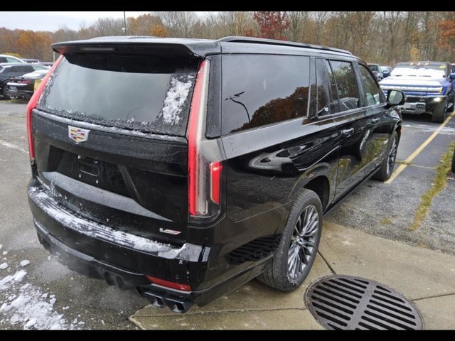 Certified 2023 Cadillac Escalade ESV V image 4