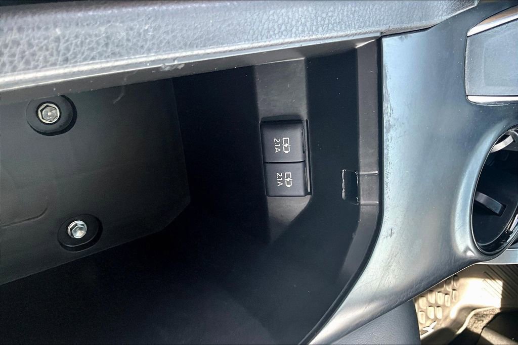 Used 2020 Toyota Camry SE image 16
