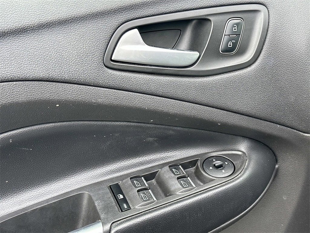 Used 2019 Ford Escape SE image 16