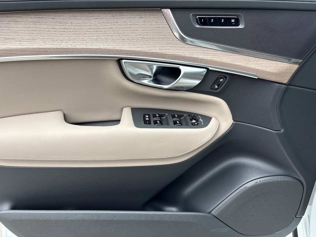 New 2026 Volvo XC90 B6 Plus w/ Protection Package Premier image 6