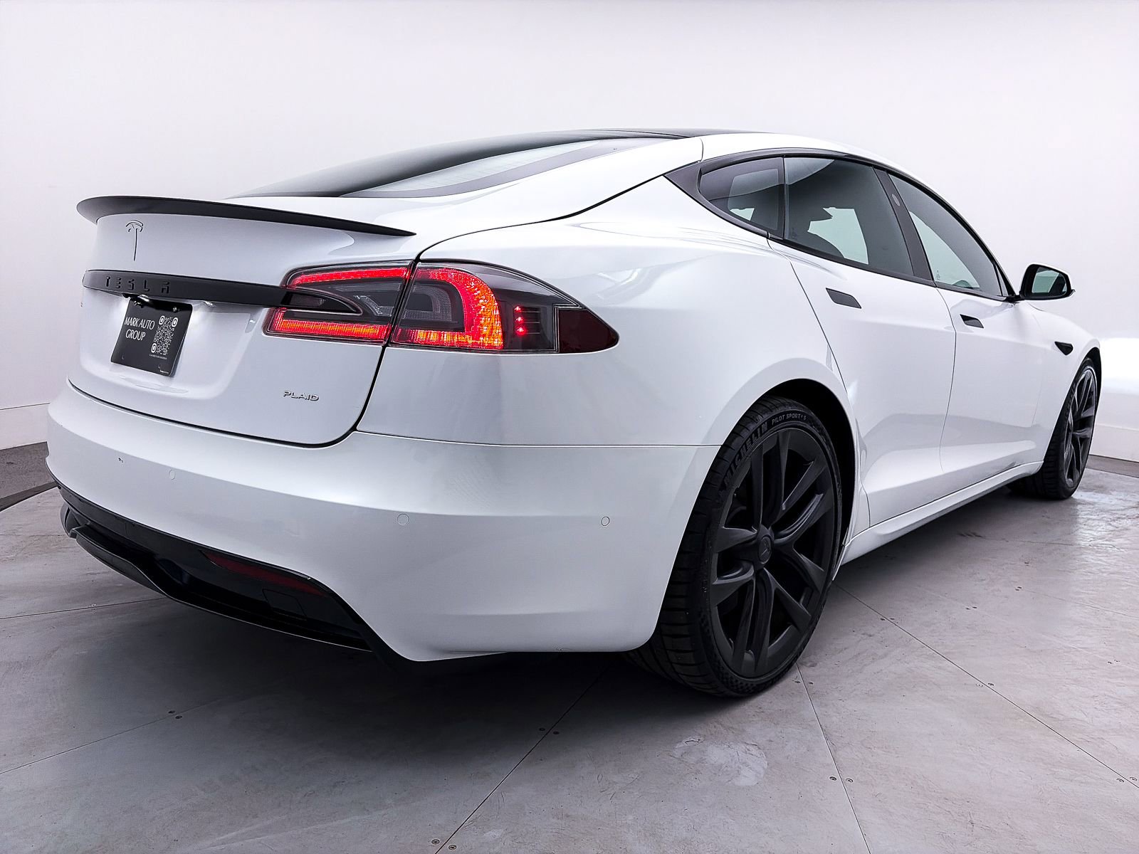 Used 2021 Tesla Model S Plaid image 15