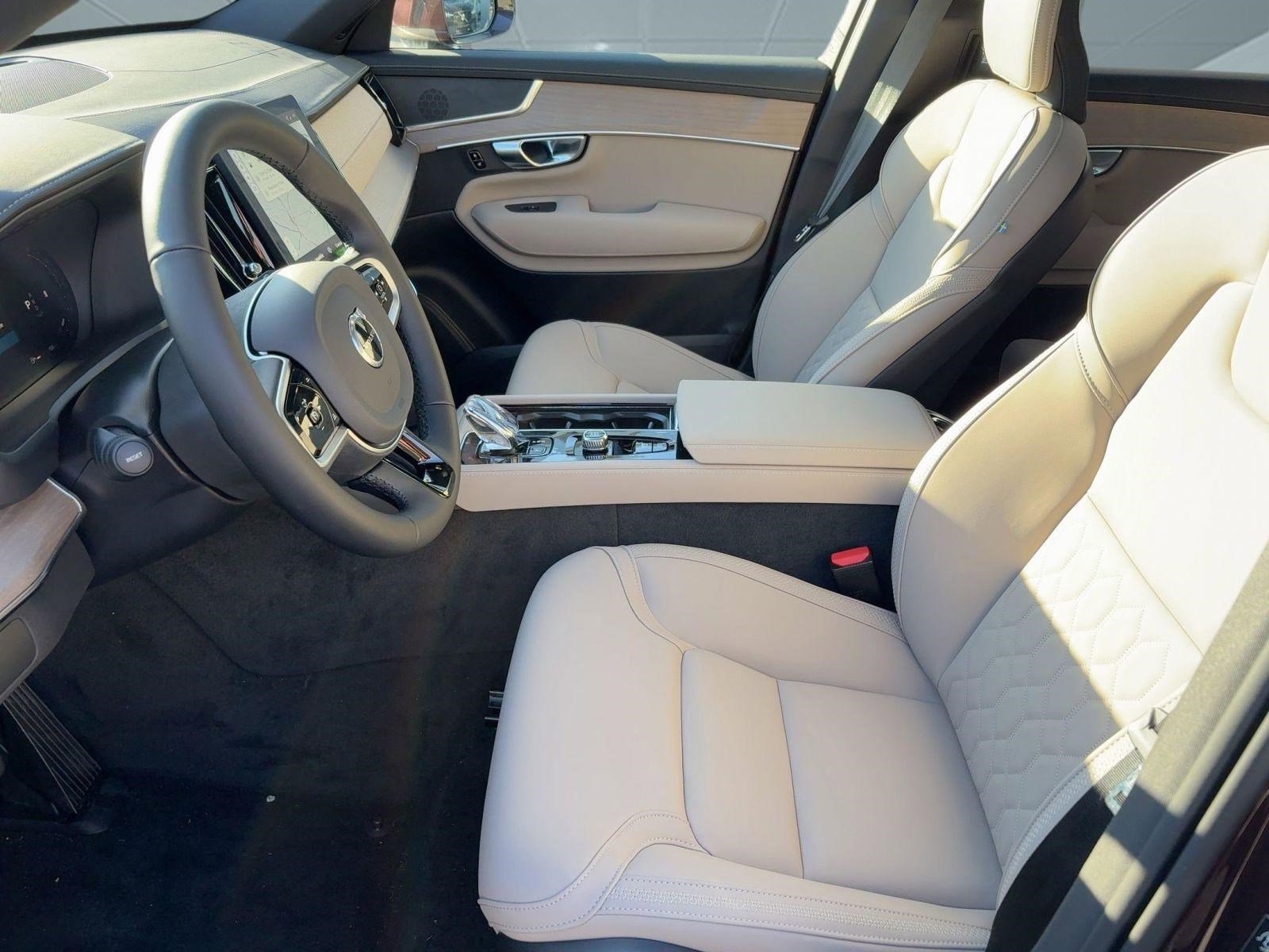 New 2026 Volvo XC90 B5 Plus w/ Protection Package AWD/4WD image 5