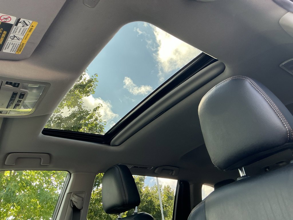 Used 2019 Toyota Highlander XLE AWD/4WD image 17