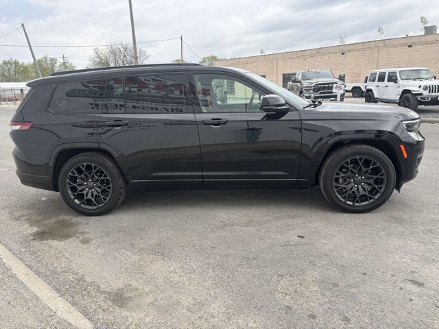Used 2024 Jeep Grand Cherokee L Summit w/ High Altitude Package AWD/4WD image 9