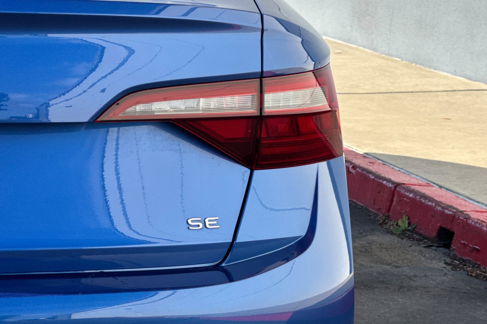 Used 2024 Volkswagen Jetta SE image 32