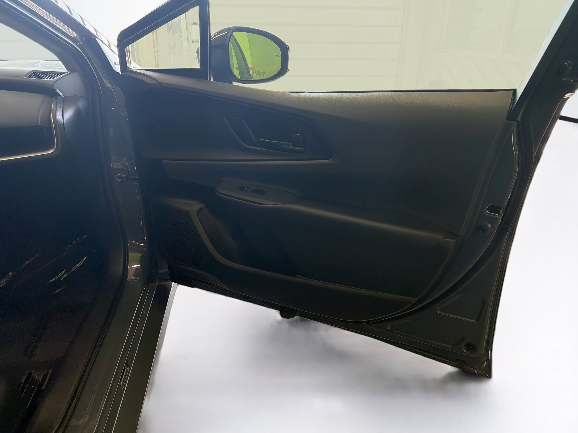 Used 2026 Toyota Prius LE FWD image 30
