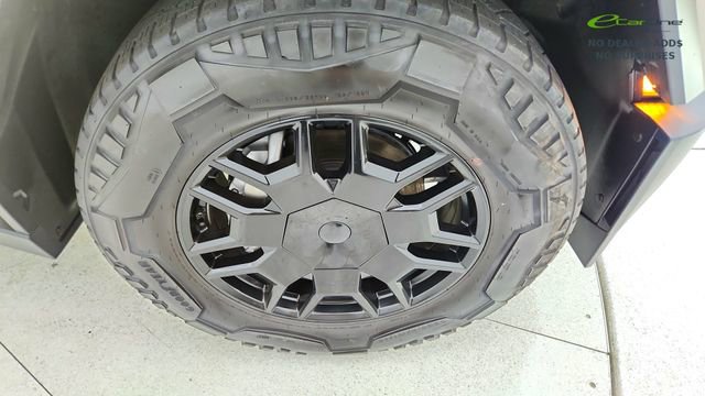 Used 2024 Tesla Cybertruck AWD Crew Cab image 53
