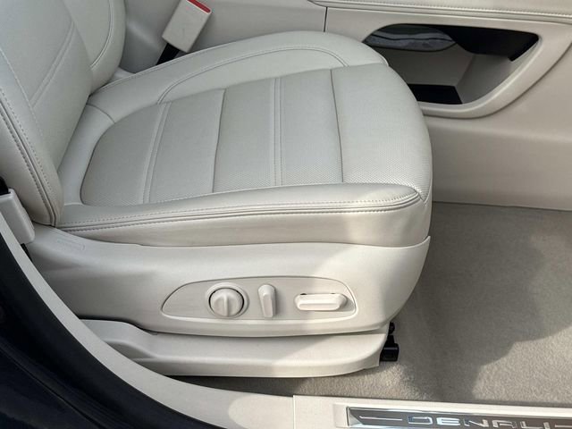 Used 2023 GMC Acadia Denali image 11