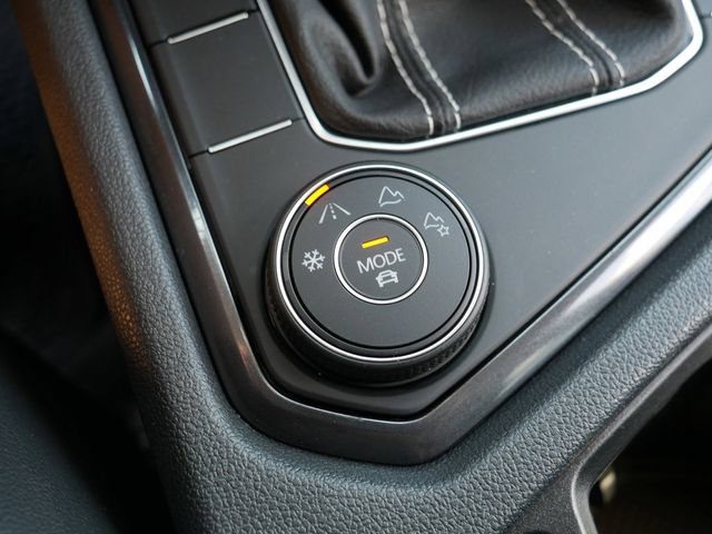 Certified 2024 Volkswagen Tiguan SE AWD/4WD image 34