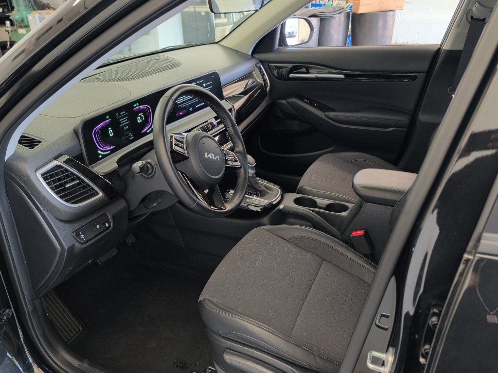 Certified 2025 Kia Seltos S AWD/4WD image 17