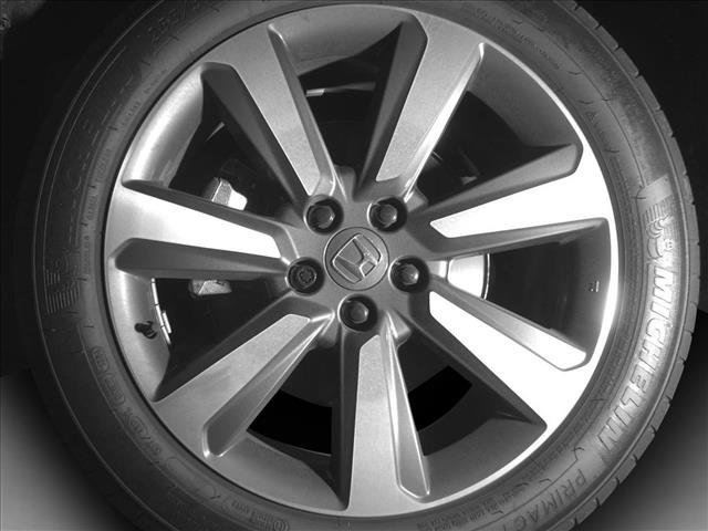 Certified 2025 Honda Pilot Touring image 12