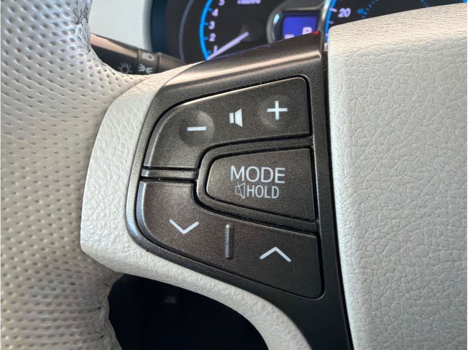 Used 2014 Toyota Sienna XLE FWD image 21
