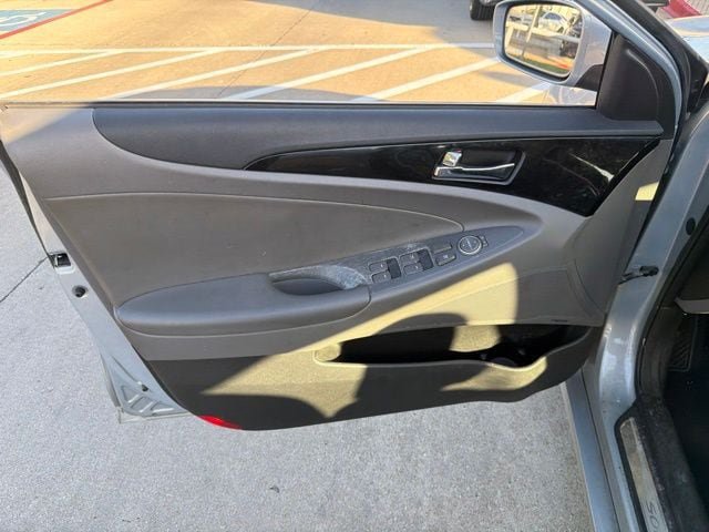 Used 2011 Hyundai Sonata Limited w/ Navigation Pkg 5 FWD image 14