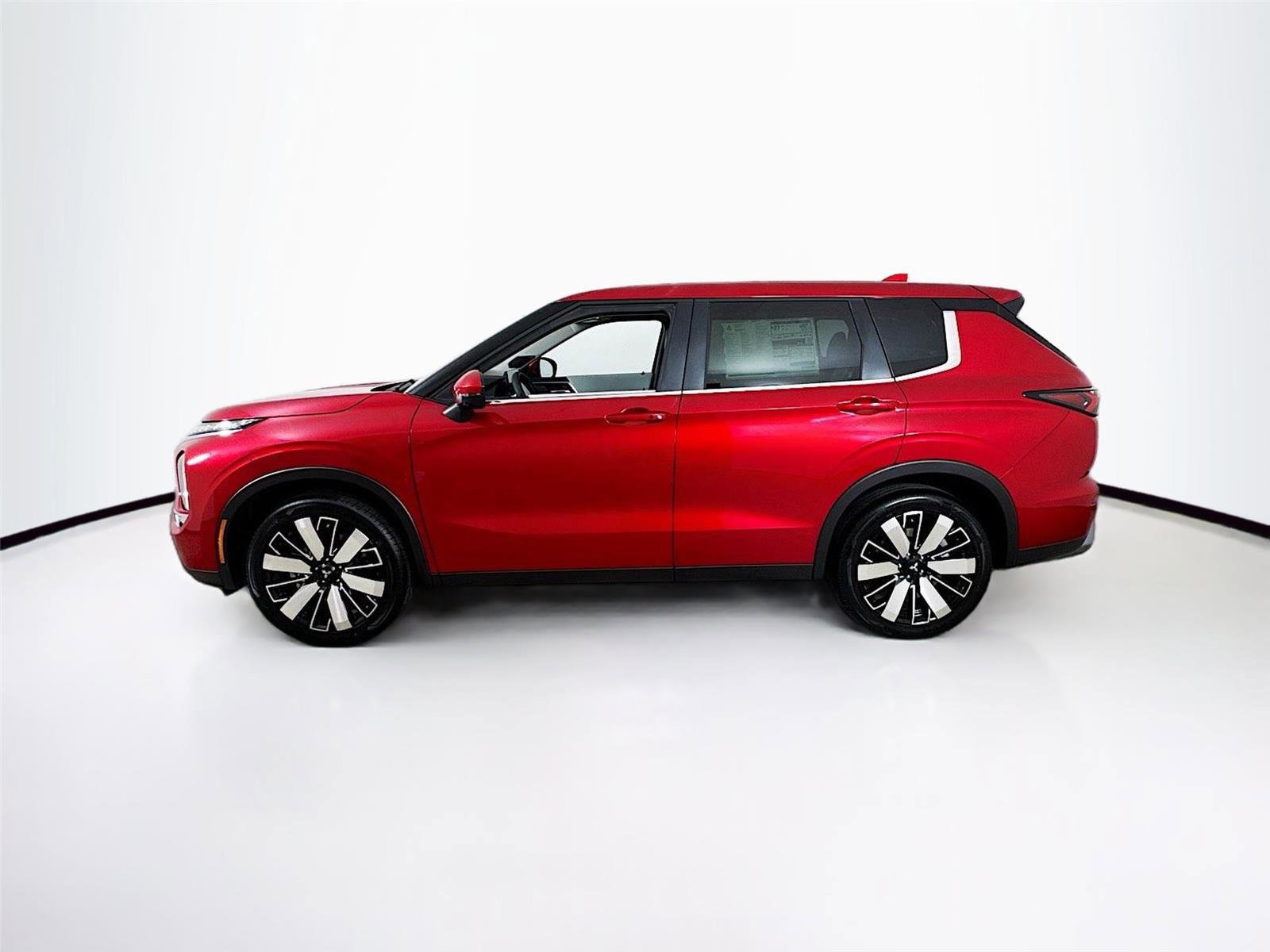 New 2025 Mitsubishi Outlander SE image 4