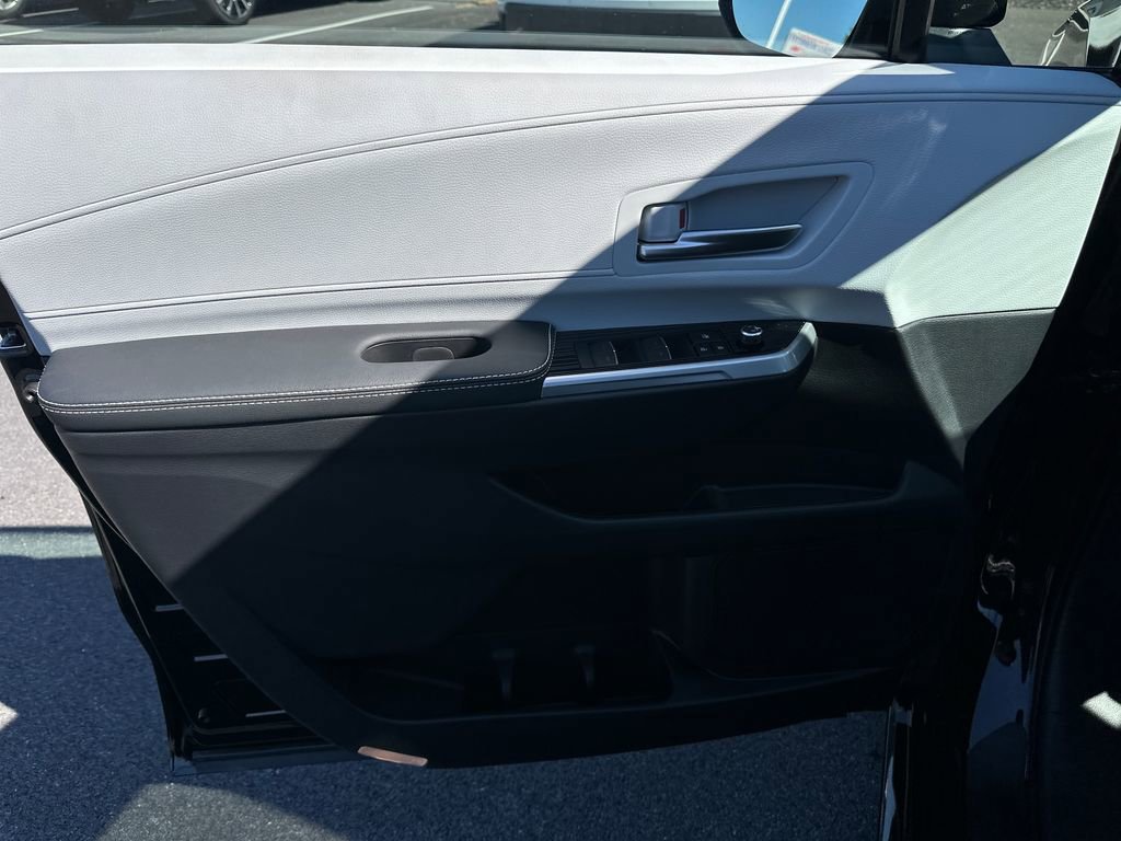 Used 2026 Toyota Sienna XSE AWD/4WD image 14