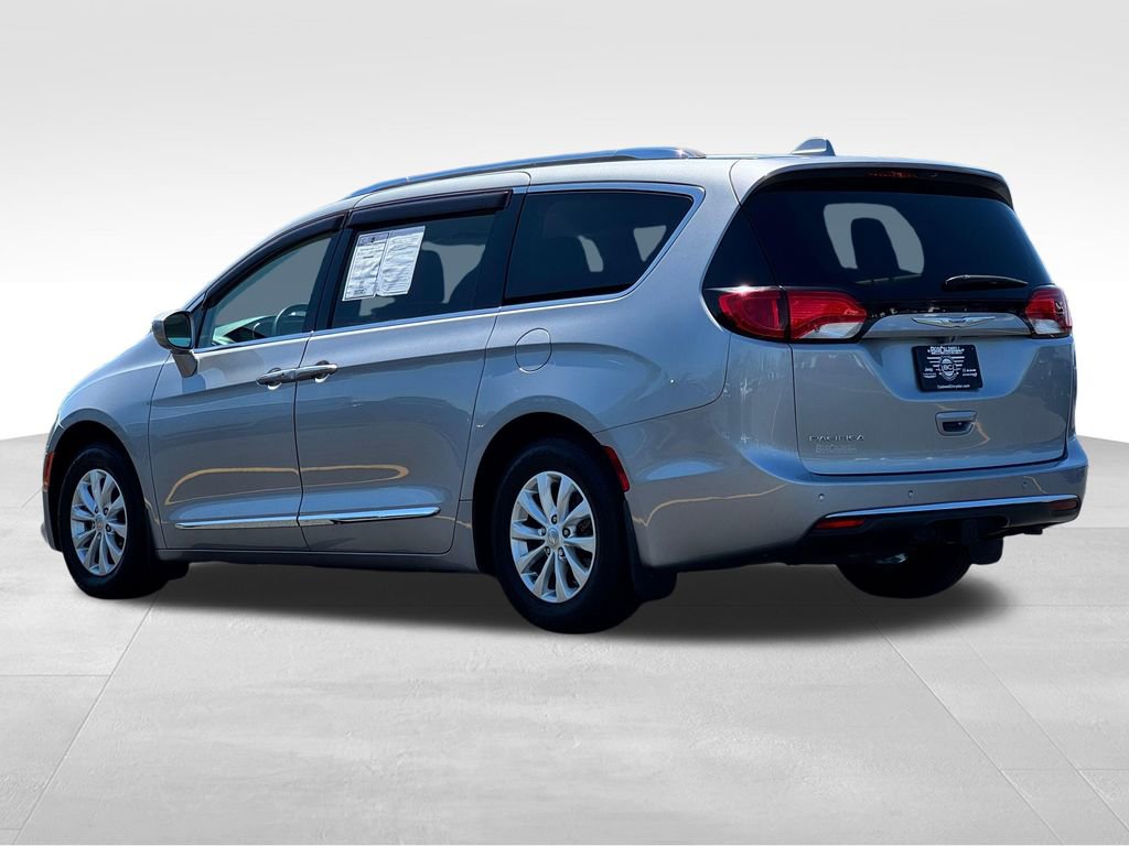 Used 2018 Chrysler Pacifica Touring-L w/ Premium Audio Group FWD image 5