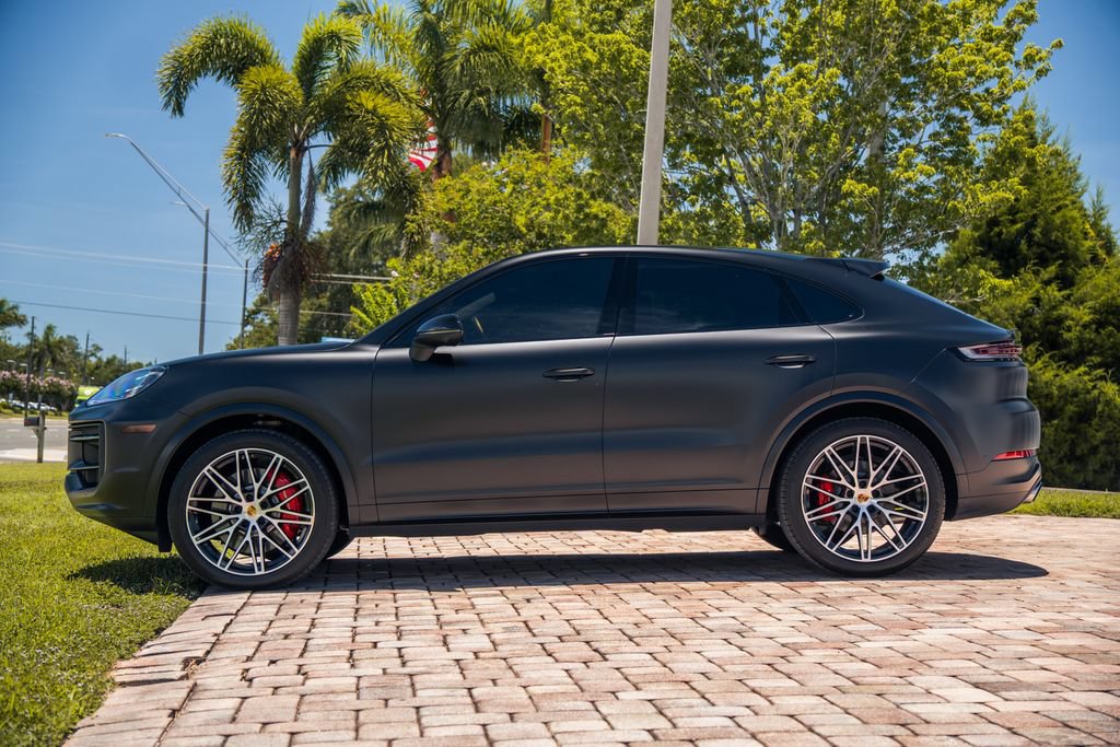 Used 2024 Porsche Cayenne S AWD/4WD image 2