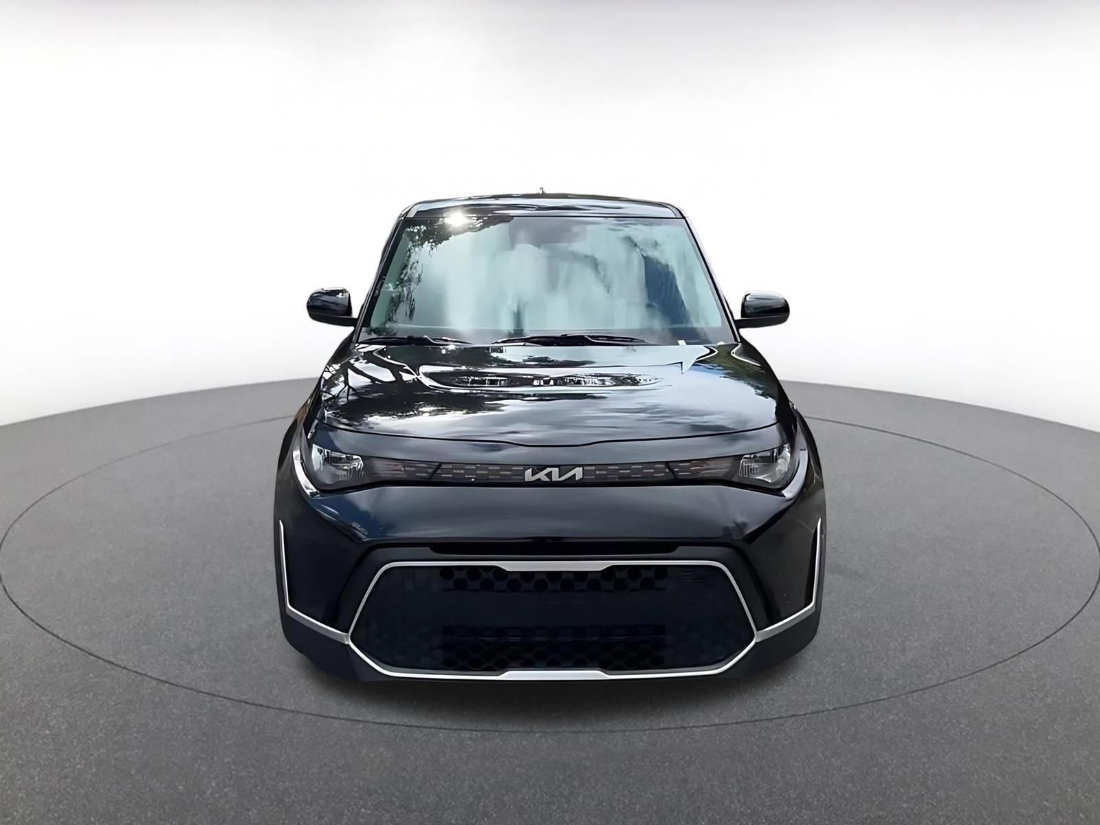 Used 2025 Kia Soul LX w/ LX Technology Package image 4