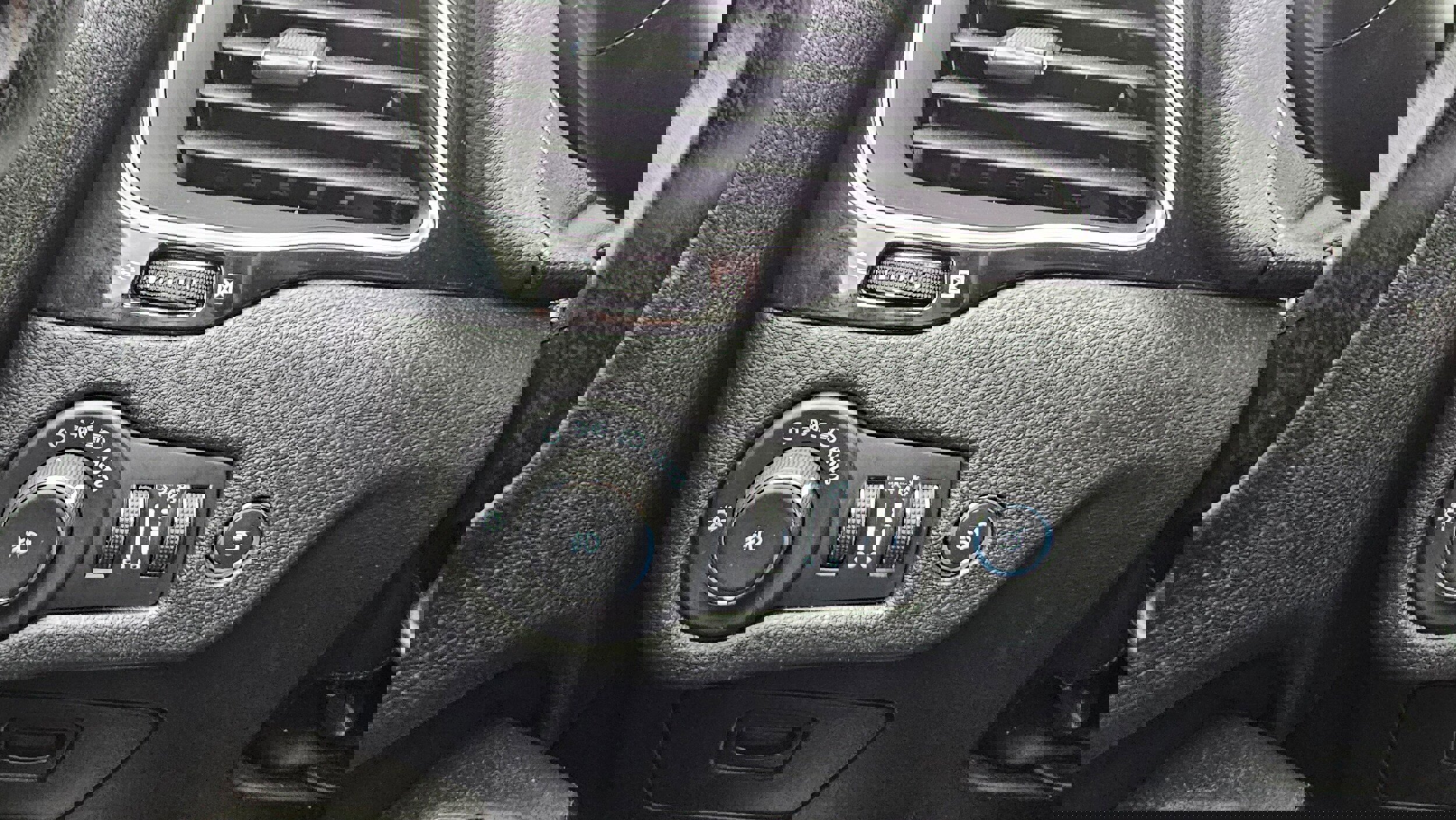 Used 2023 Jeep Cherokee Altitude Lux image 21