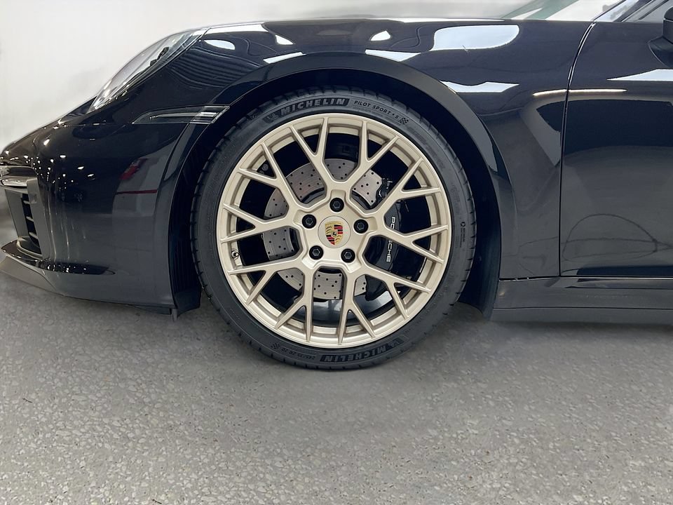 Certified 2023 Porsche 911 Carrera 4S AWD/4WD image 31