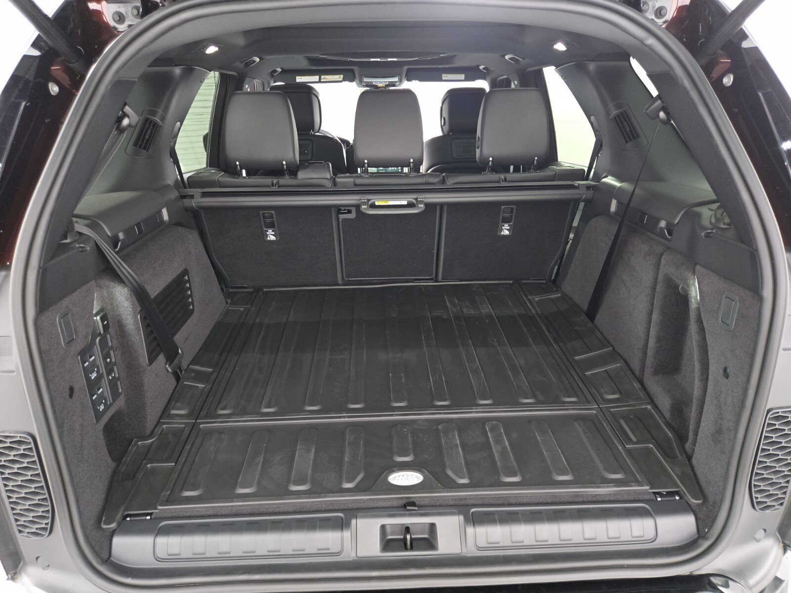New 2026 Land Rover Discovery Limited Edition AWD/4WD image 15