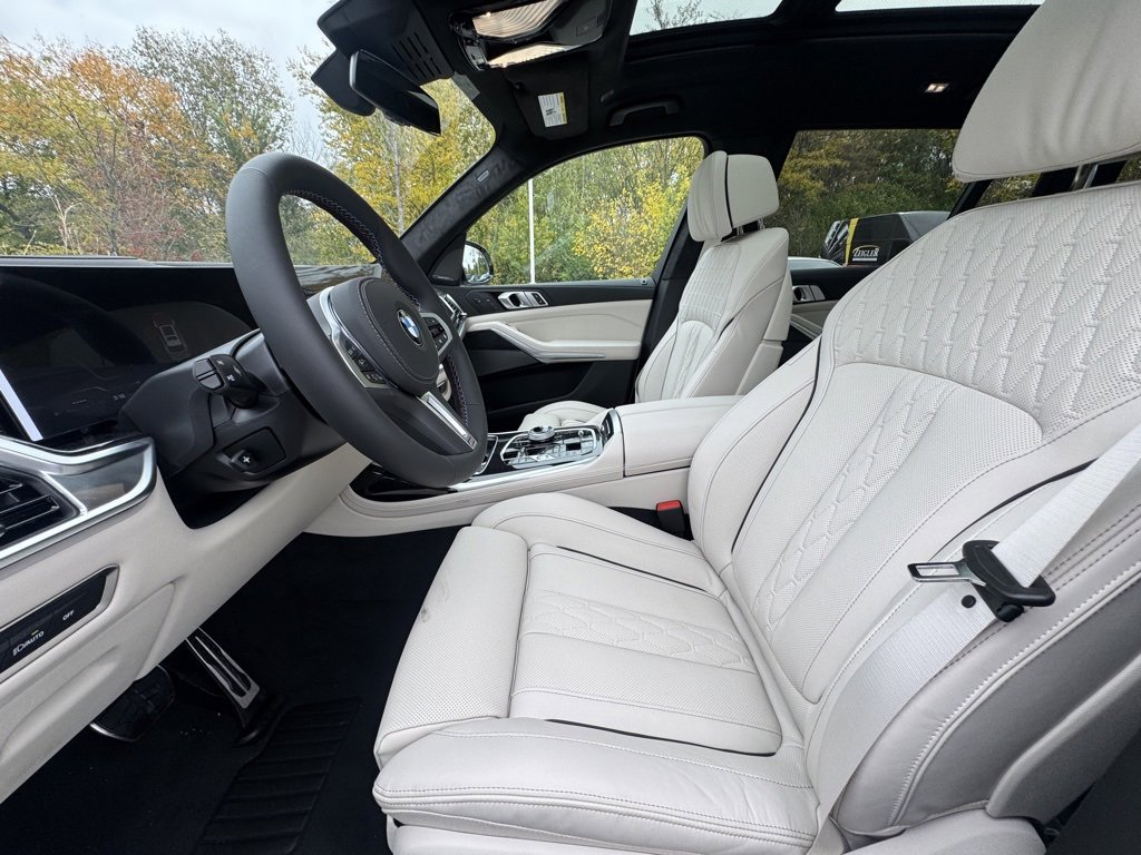 New 2026 BMW X7 M60i w/ Executive Package image 18