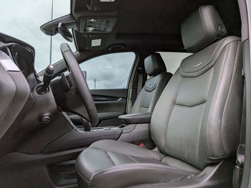 Used 2025 Cadillac XT6 Premium Luxury w/ LPO, Floor Liner Package image 13