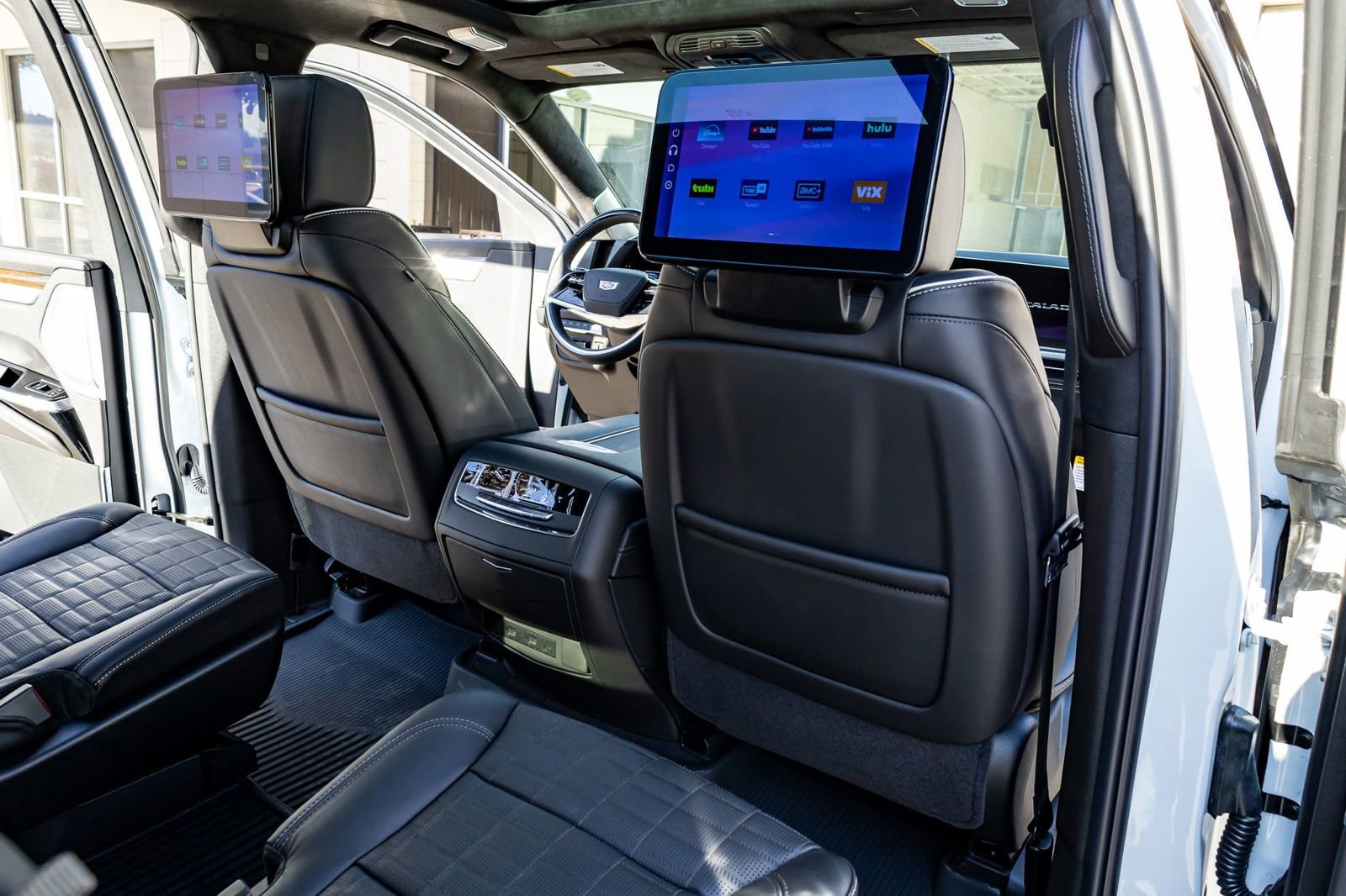 Used 2026 Cadillac Escalade Platinum Sport w/ LPO, Floor Liner Package AWD/4WD image 28