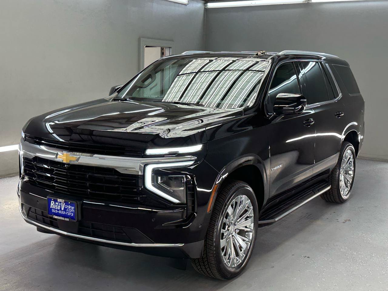 Used 2025 Chevrolet Tahoe LS w/ LPO, Chrome Package AWD/4WD image 3