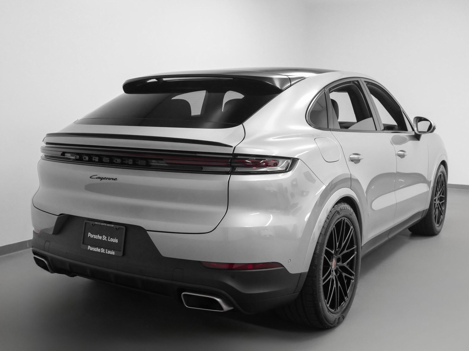 Used 2025 Porsche Cayenne Coupe image 12