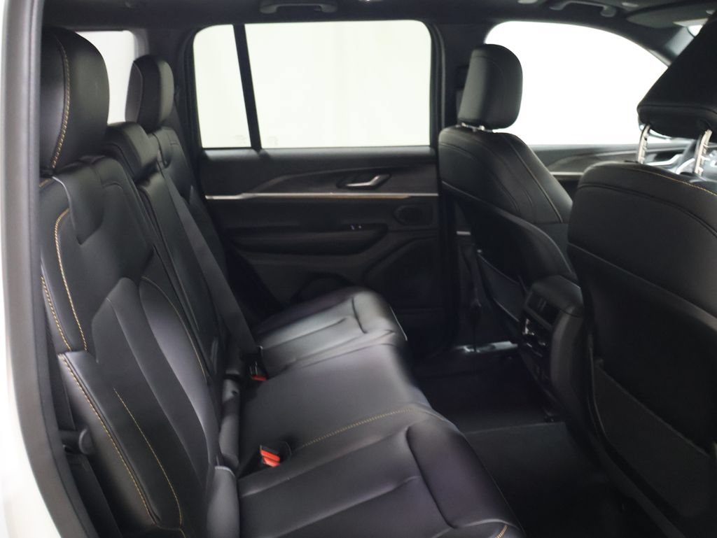 New 2026 Jeep Grand Cherokee Limited AWD/4WD image 16