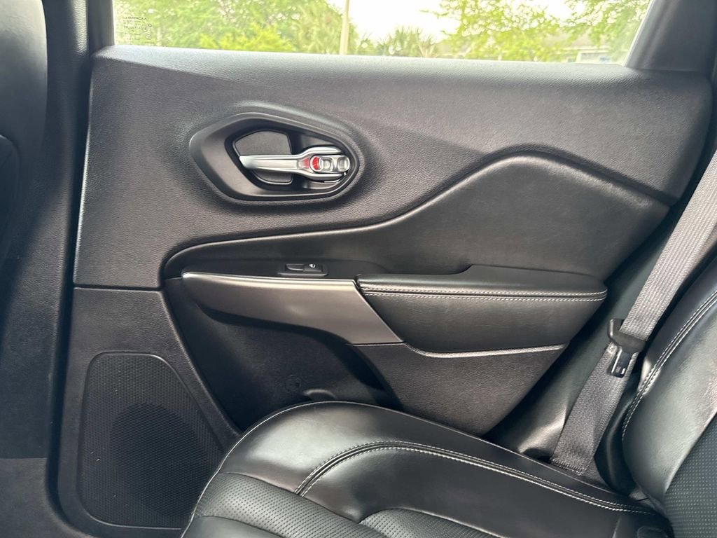 Used 2020 Jeep Cherokee Limited AWD/4WD image 19